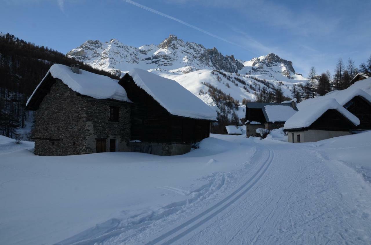 Appartement Dans Maison Entre Savines Et Embrun Crots Exteriör bild
